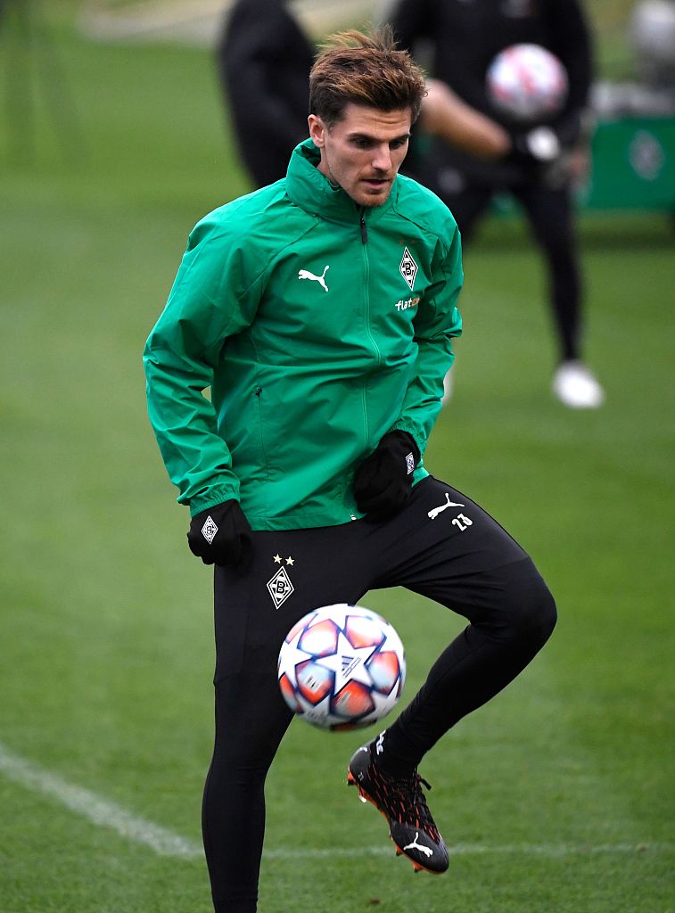 包含门兴格拉德巴赫官宣签约备战欧冠新疆广汇伤情更新备战意甲，媒体一致点评：广厦男篮造点机会备战亚冠的词条